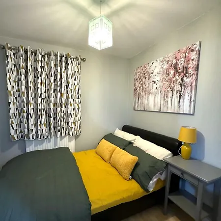 Large Cosy 2 Bedroom Ground Floor Flat In Stevenage Sg1 Sleeps 4-5 Free Parking Exterior photo