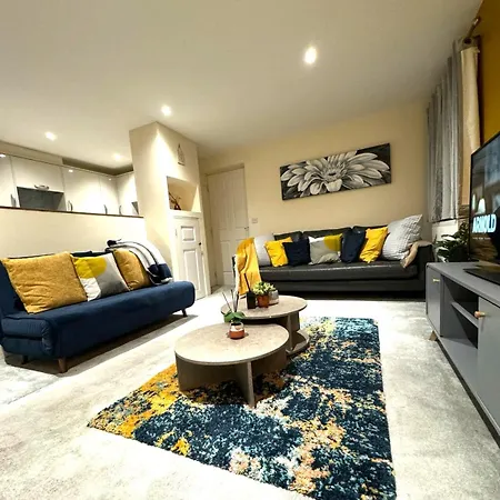 Large Cosy 2 Bedroom Ground Floor Flat In Stevenage Sg1 Sleeps 4-5 Free Parking Exterior photo