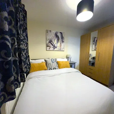Large Cosy 2 Bedroom Ground Floor Flat In Stevenage Sg1 Sleeps 4-5 Free Parking Exterior photo