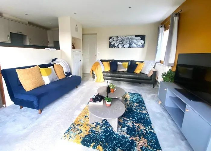 Large Cosy 2 Bedroom Ground Floor Flat In Stevenage Sg1 Sleeps 4-5 Free Parking