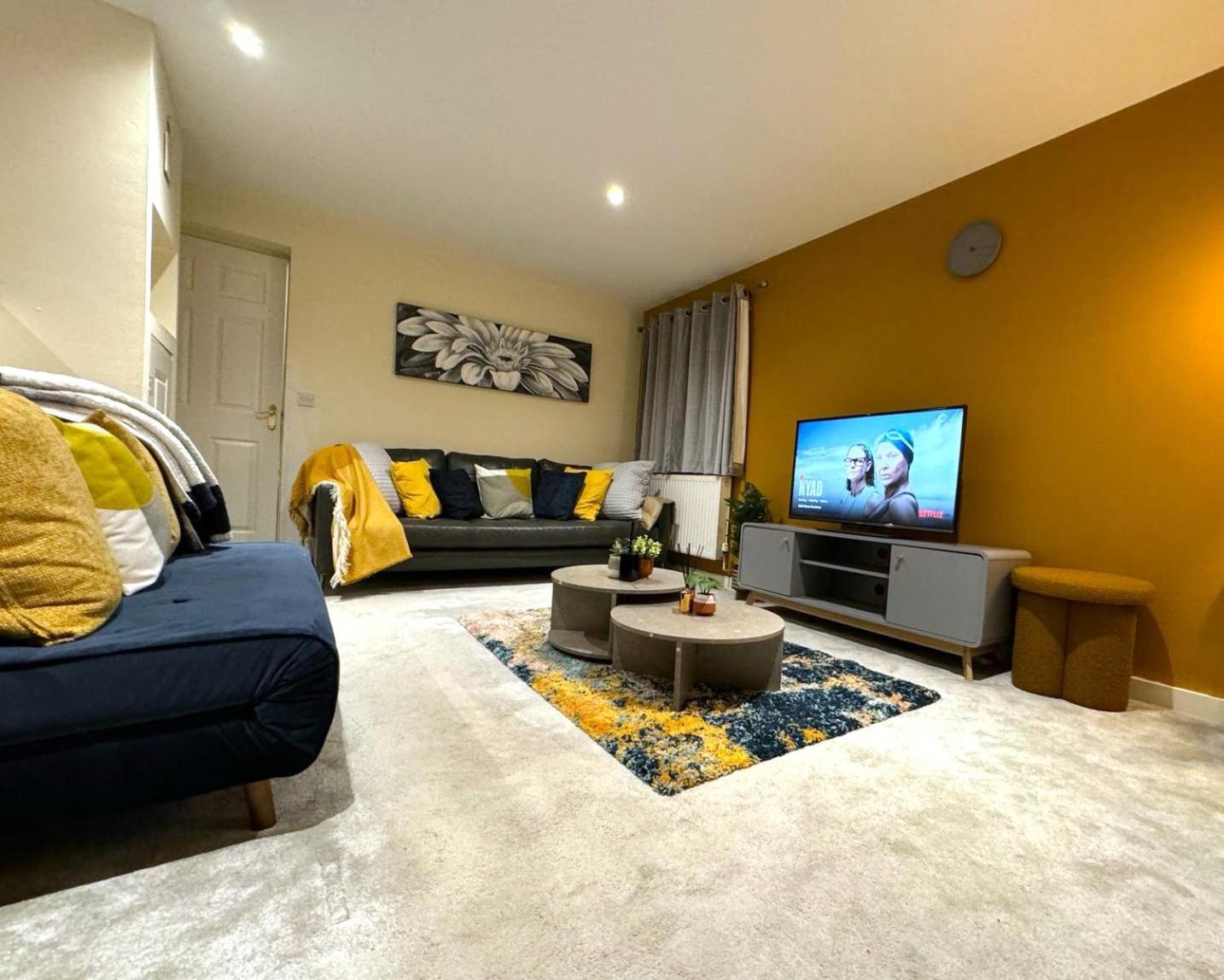 Apartment Large Cosy 2 Bedroom Ground Floor Flat In Sg1 Sleeps 4-5 Free Parking