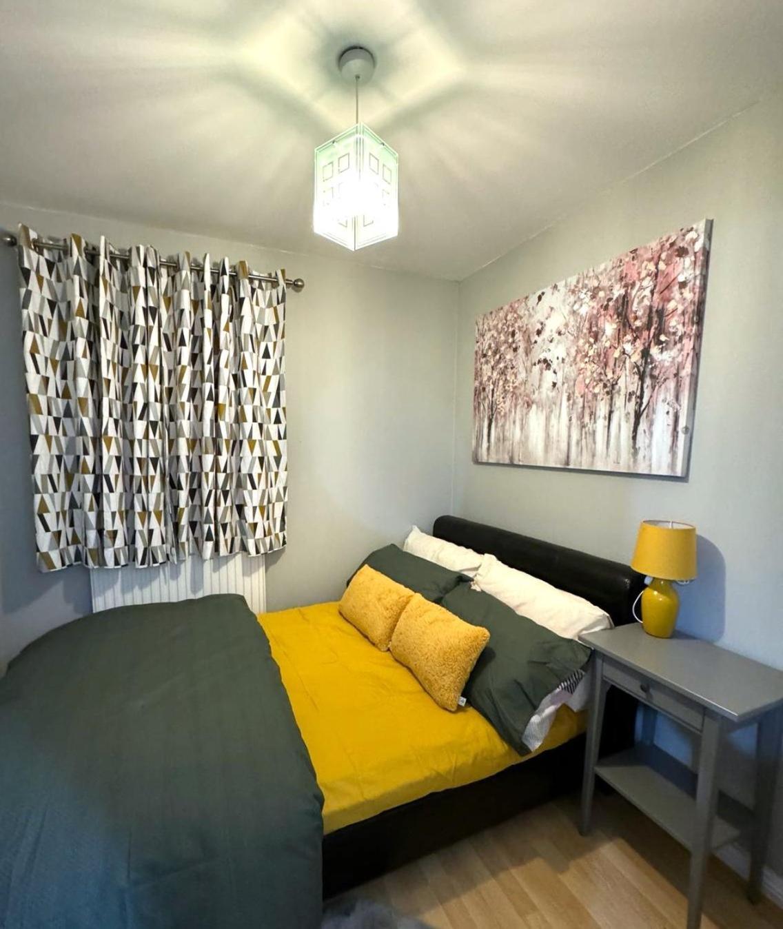 Large Cosy 2 Bedroom Ground Floor Flat In Sg1 Sleeps 4-5 Free Parking