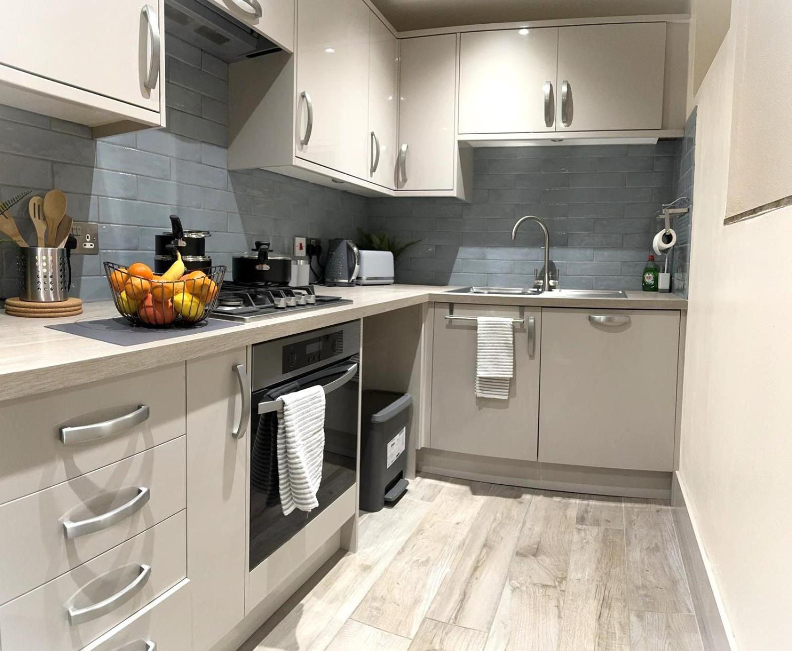Apartment Large Cosy 2 Bedroom Ground Floor Flat In Sg1 Sleeps 4-5 Free Parking