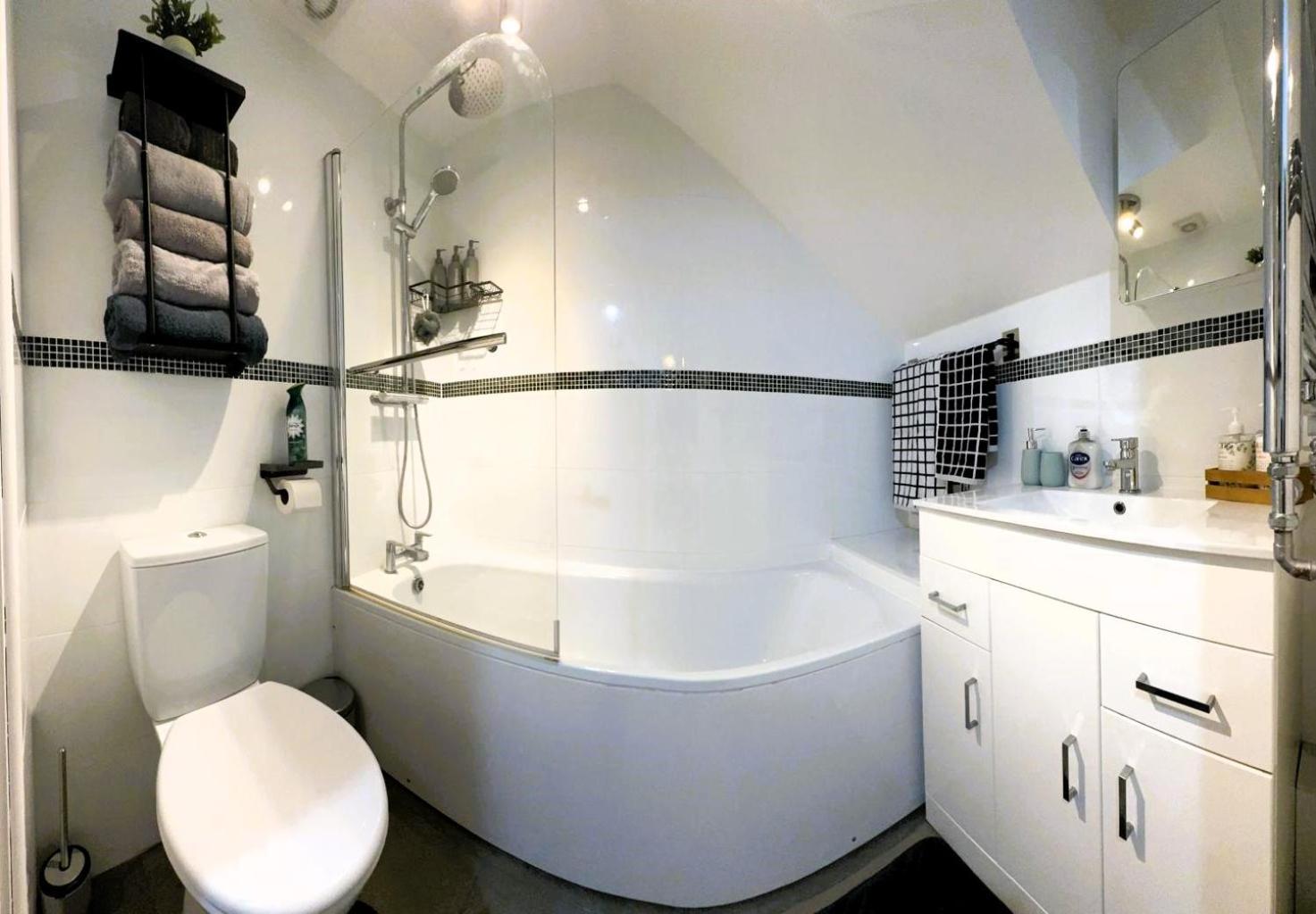 Large Cosy 2 Bedroom Ground Floor Flat In Sg1 Sleeps 4-5 Free Parking
